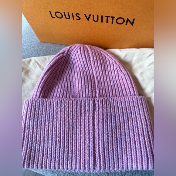 Louis Vuitton rose coloured beanie - Picture 3 of 4